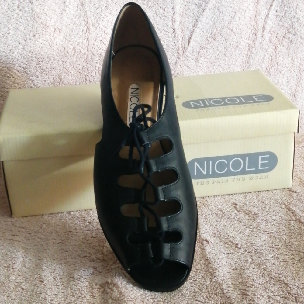 Lady Nicole Afton black flat shoes